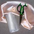 satén, nožnice, organza, niť, ihla, lepidlová pištoľ, DIY